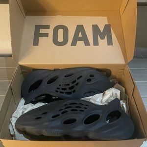 Adidas Yeezy Foam Onyx size 10
